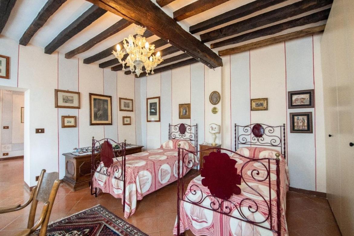 Villa Ottocentesca Immersa Nel Verde Montecavolo Bagian luar foto